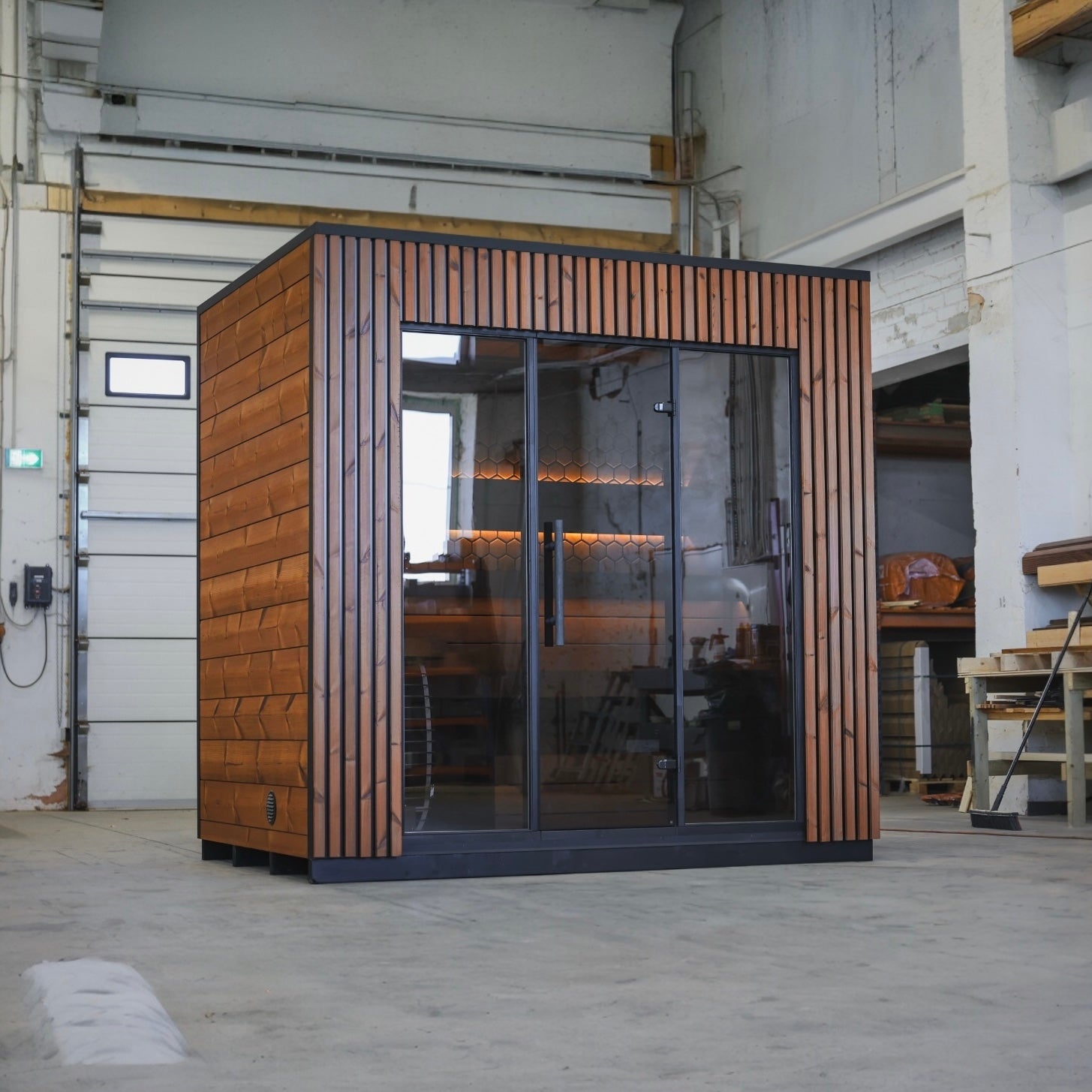 Leil® Viva 250 Outdoor Sauna - 5 Person